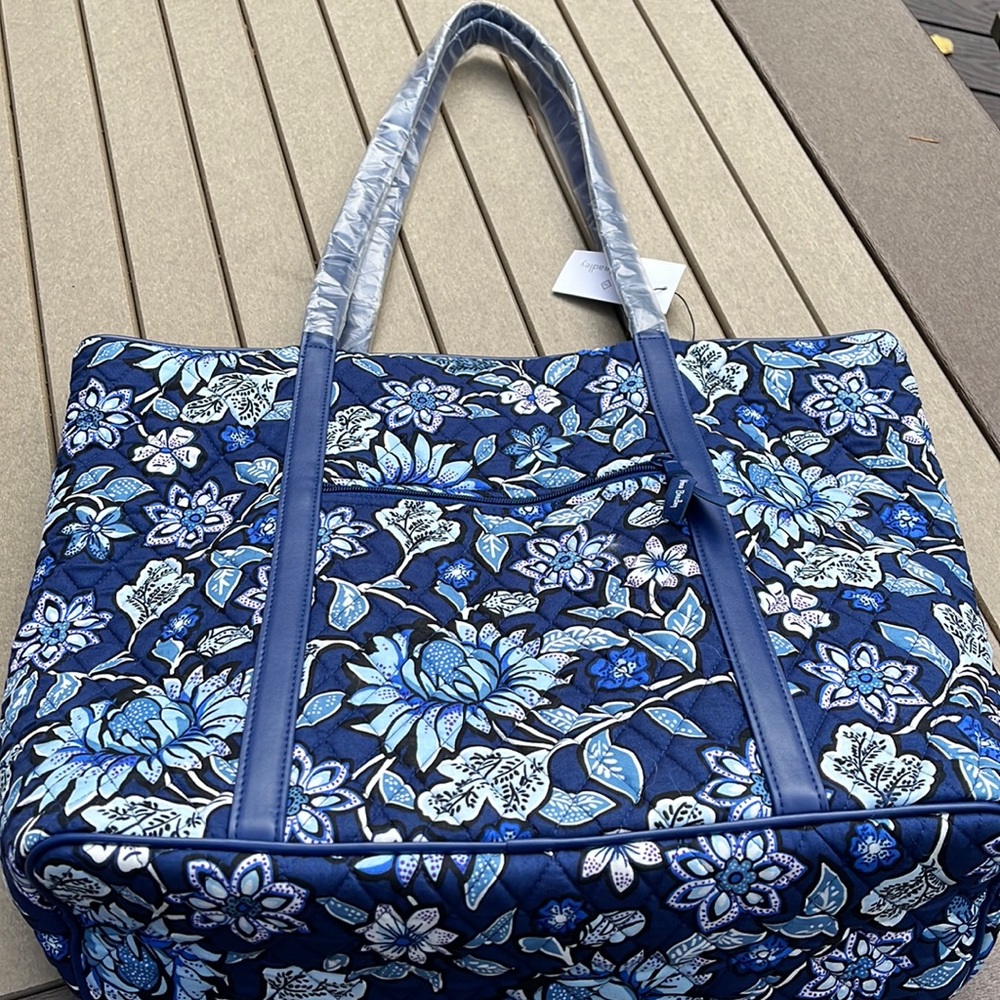 Vera Bradley tote bag 20x14 plus strap new with tags